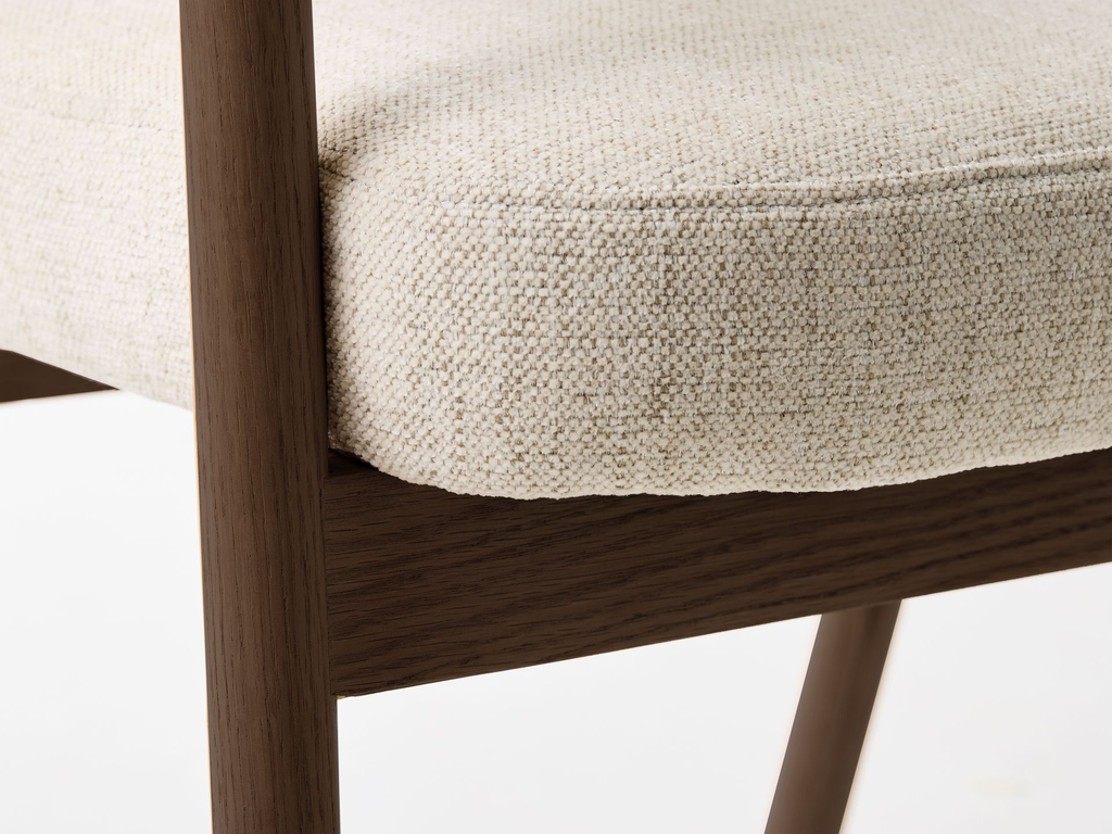 56160100-ELK-CHAIR-SAND_D5.webp