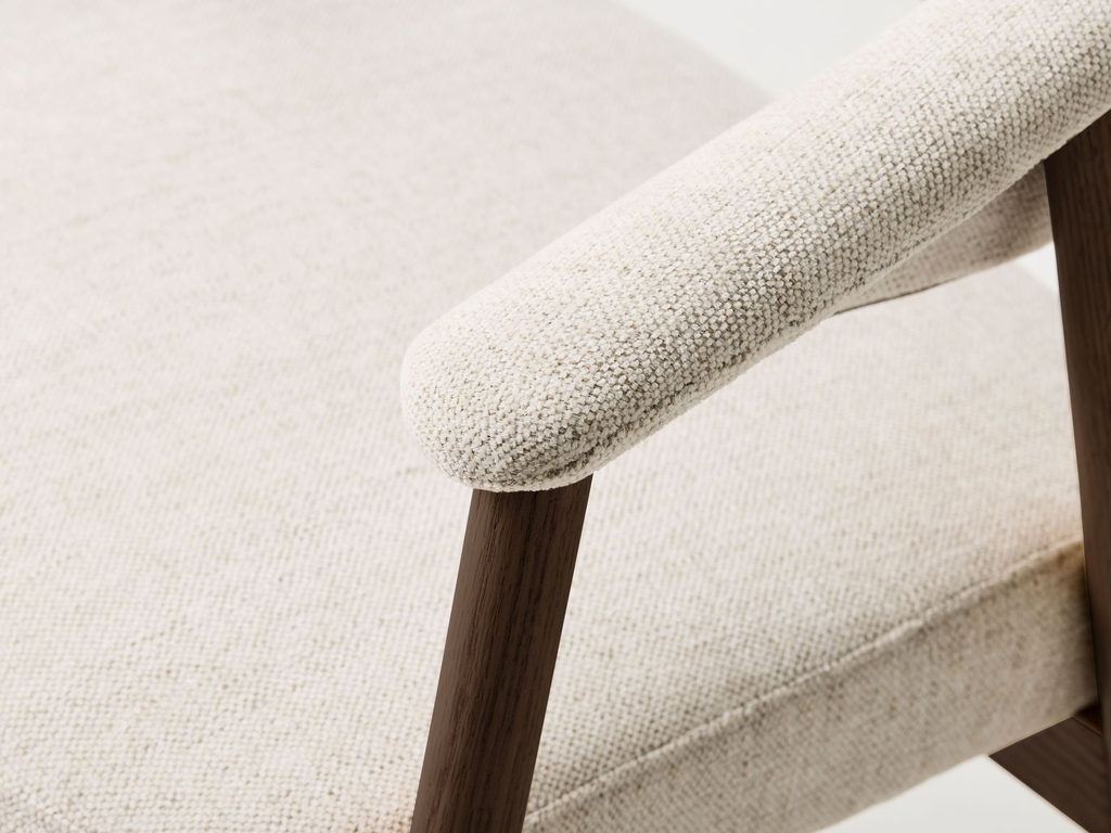 56160100-ELK-CHAIR-SAND_D1.webp