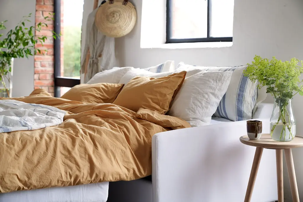 LUKAS_interior_sofa_bed4_caleido1420_white_7.webp