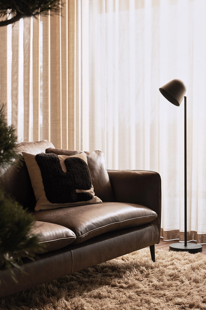 vilmers%2FPRODUCT_PHOTOS%2F1_SOFT_FURNITURE%2F1_1_SOFAS%2FINTERIOR_PHOTOS%2FLinden%2FLINDEN_180_VINTAGE_brown_447_%C2%A9vilmers%20(5).webp